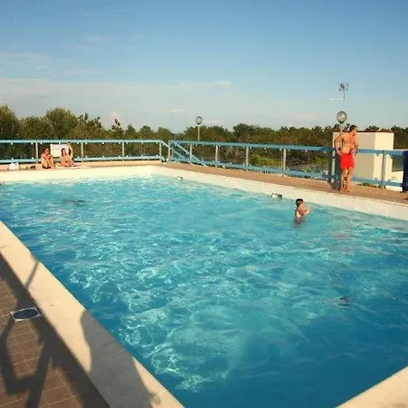 Sea Breeze And Rooftop Pool *