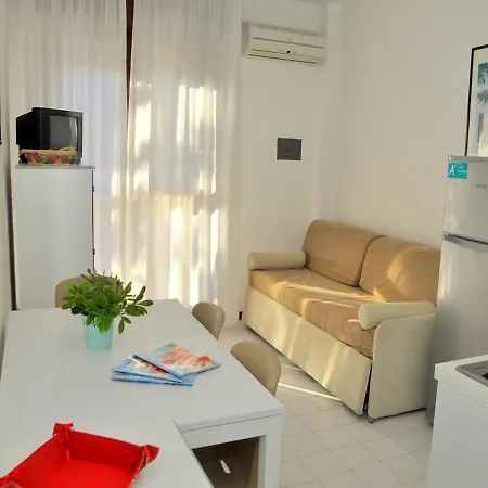 Apartman Three-room Bright Flat 150m From The Sea *