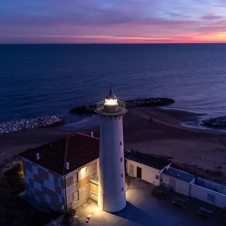 Three-room Bright Flat 150m From The Sea